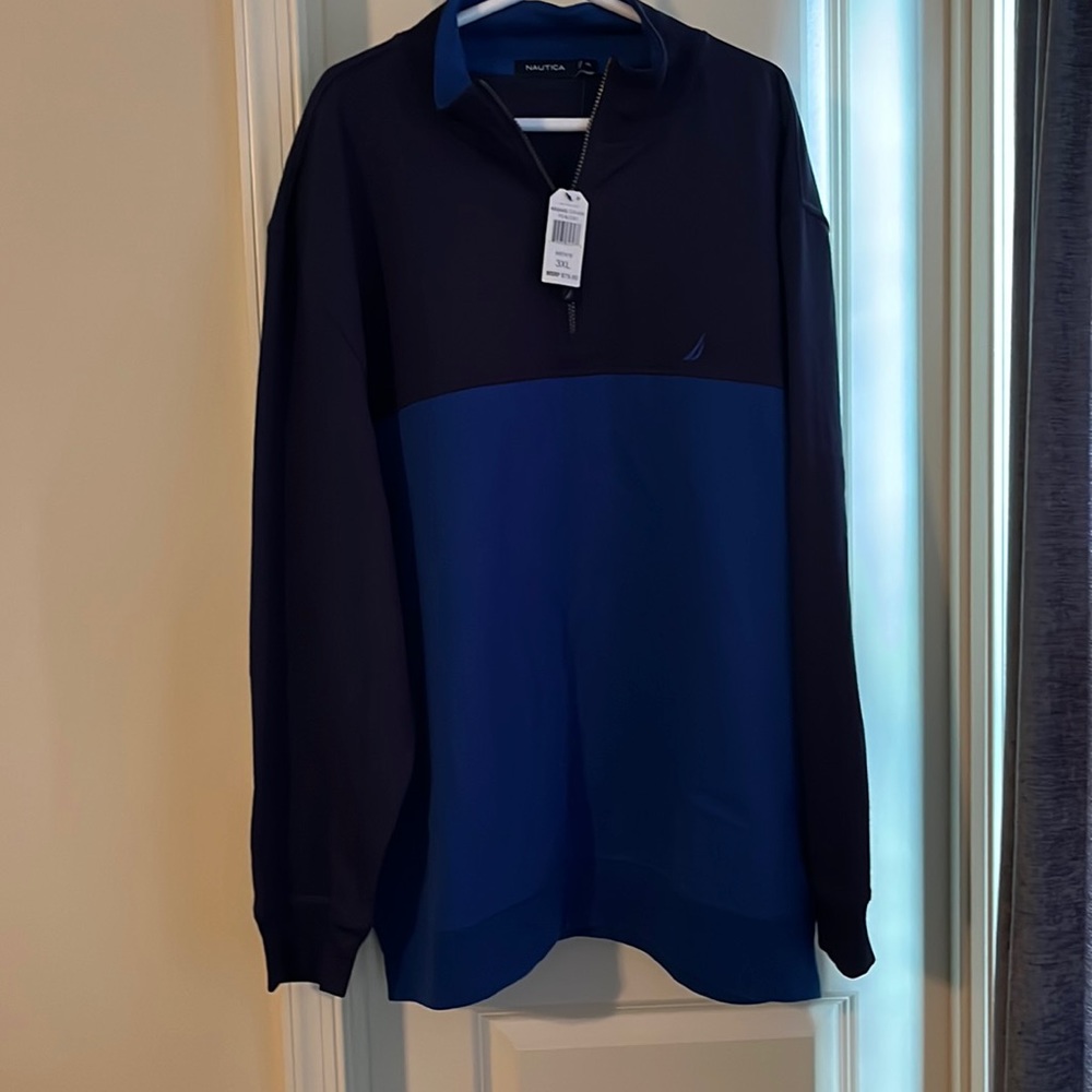 Men’s Nautica sweat shirt